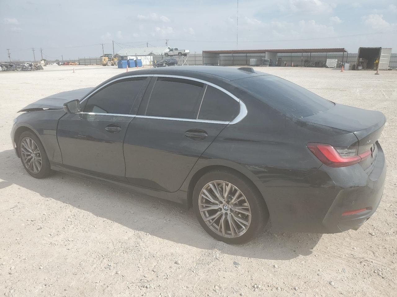 2024 BMW 330Xi - Фото 2