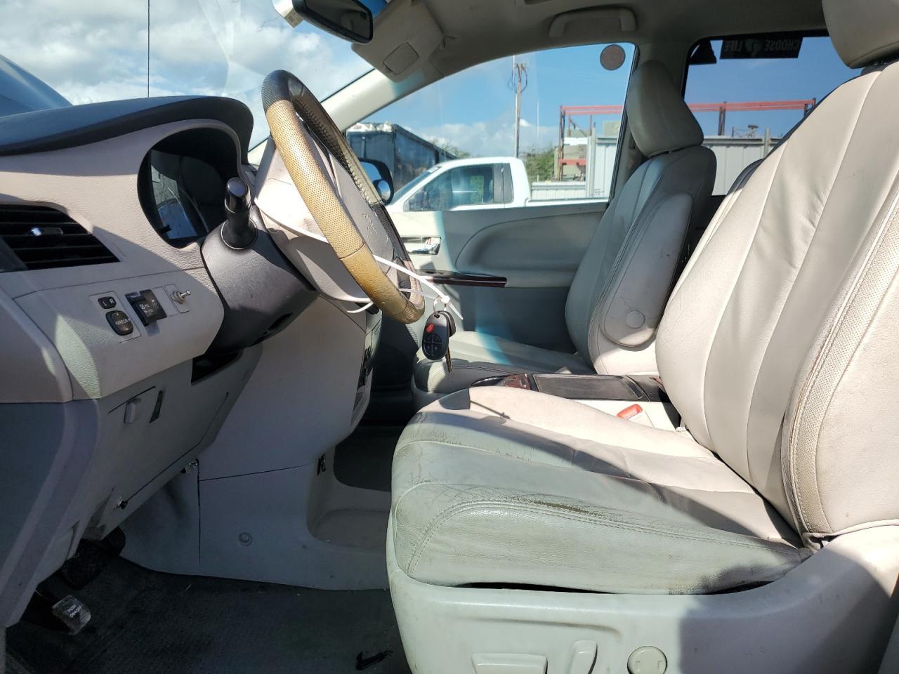 2012 Toyota Sienna Xle - Фото 7