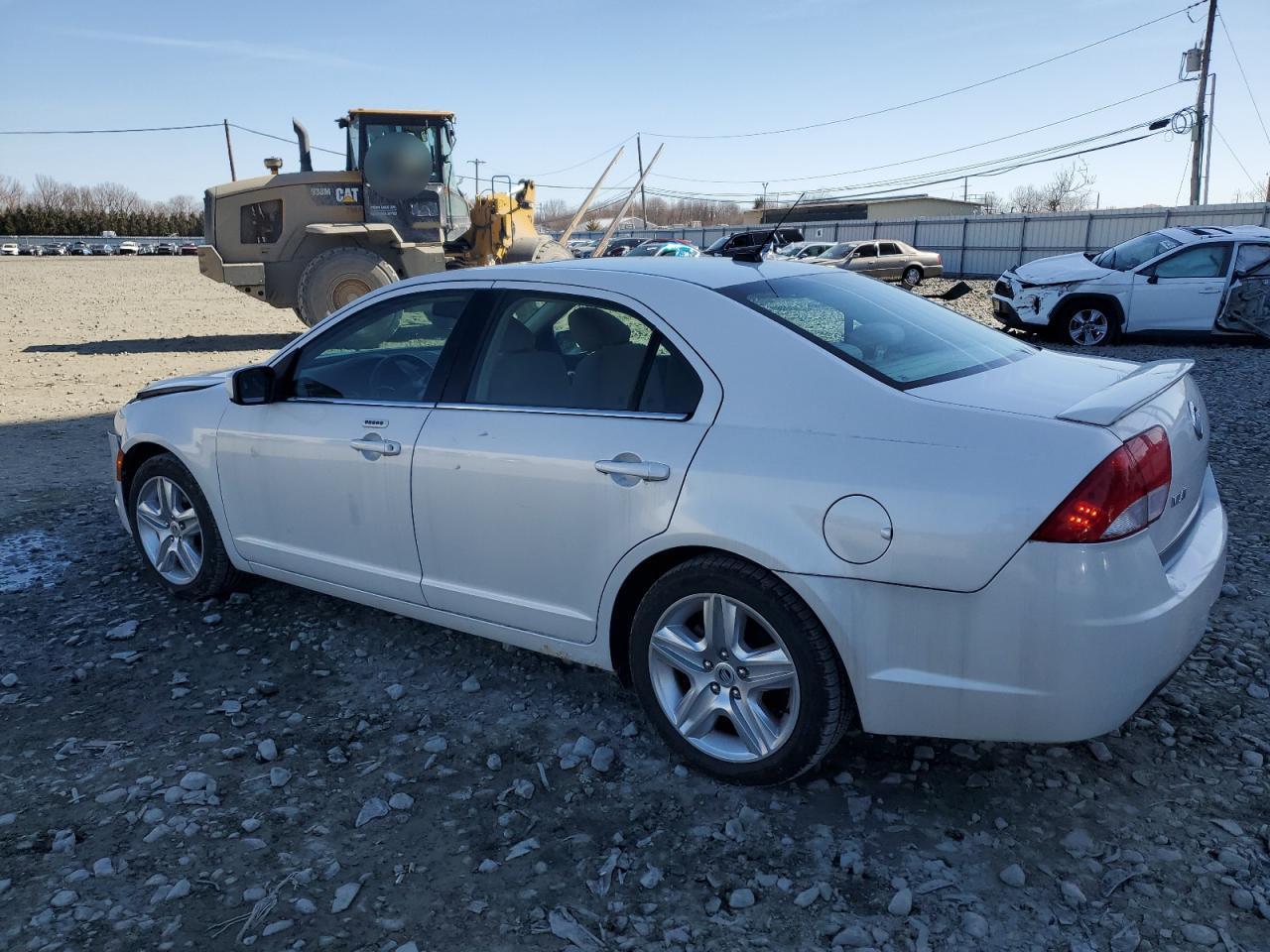 2010 Mercury Milan - Image 2