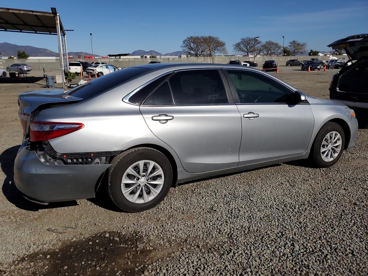 2015 Toyota Camry Le - Image 3