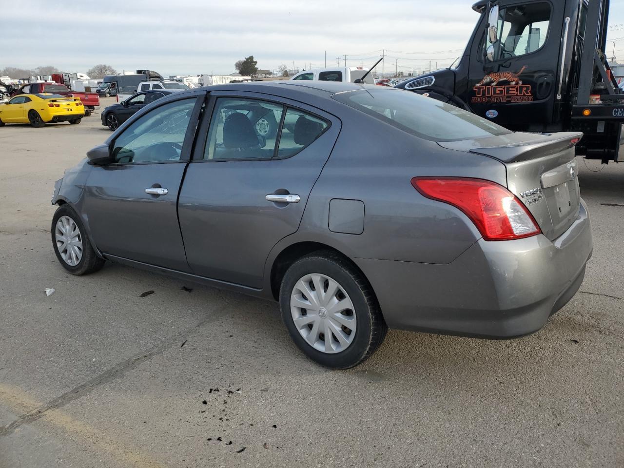 2018 Nissan Versa S - Фото 2