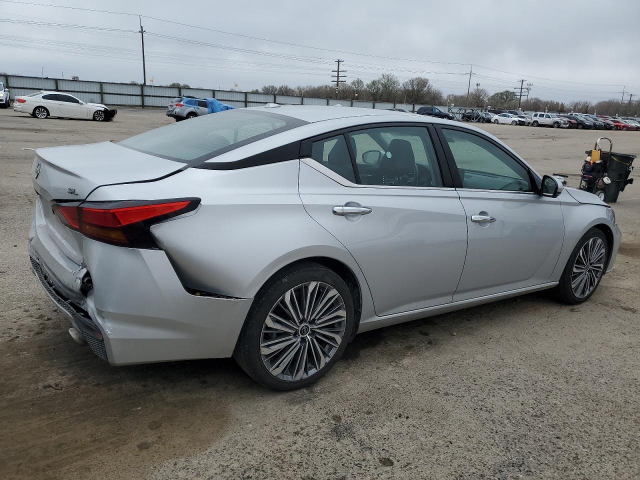 2023 Nissan Altima Sl - Image 3