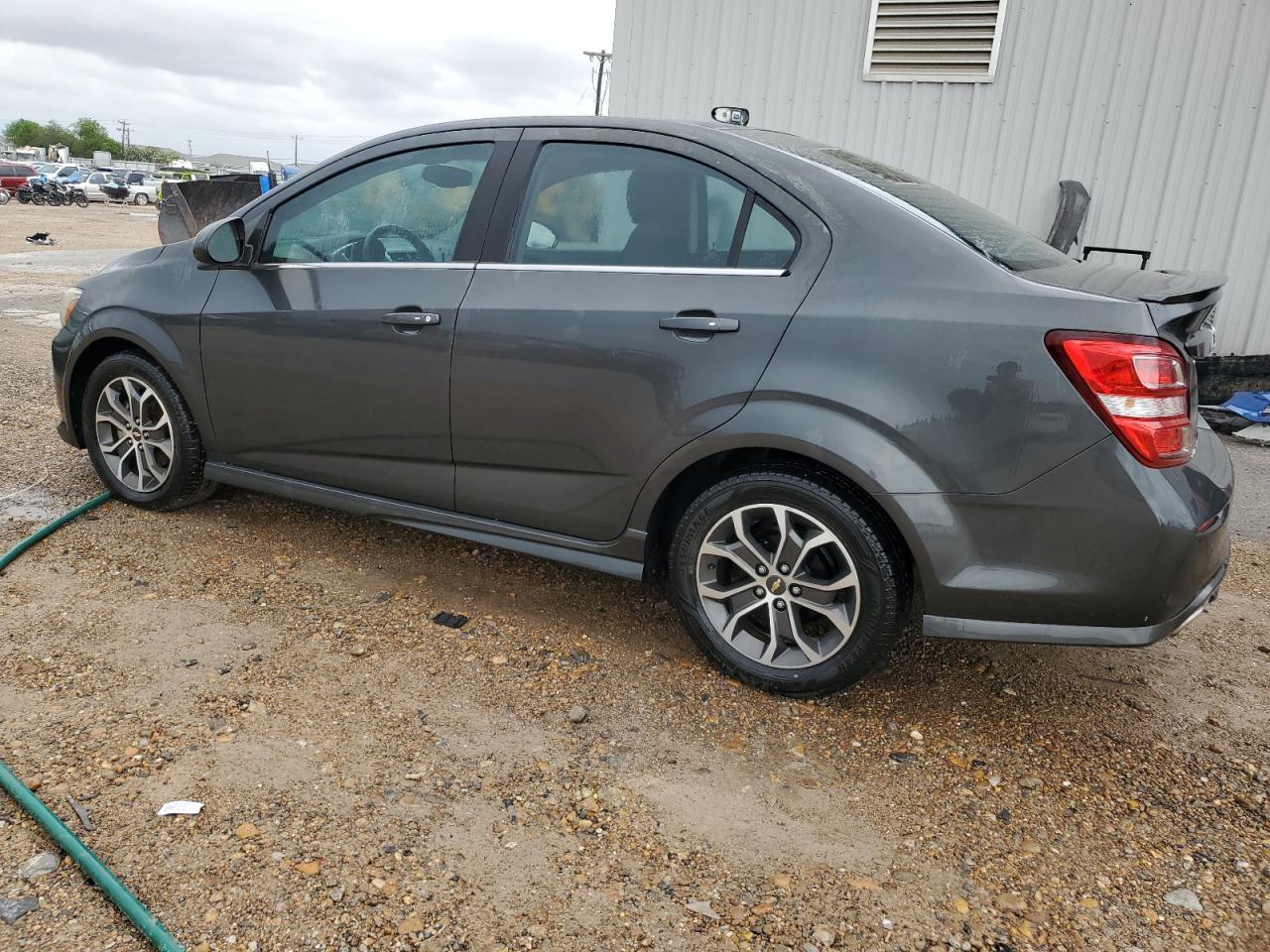 2017 Chevrolet Sonic Lt - Image 2