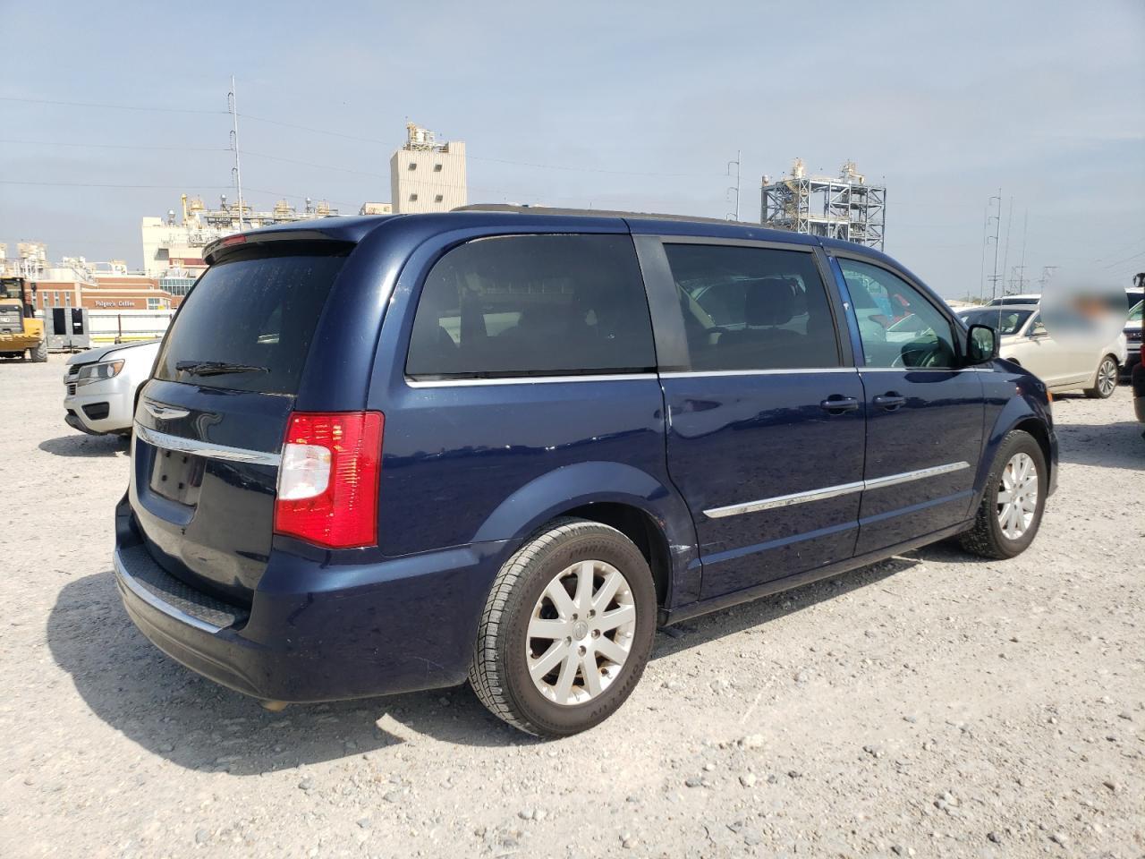 2015 Chrysler Town & Country Touring - Фото 3