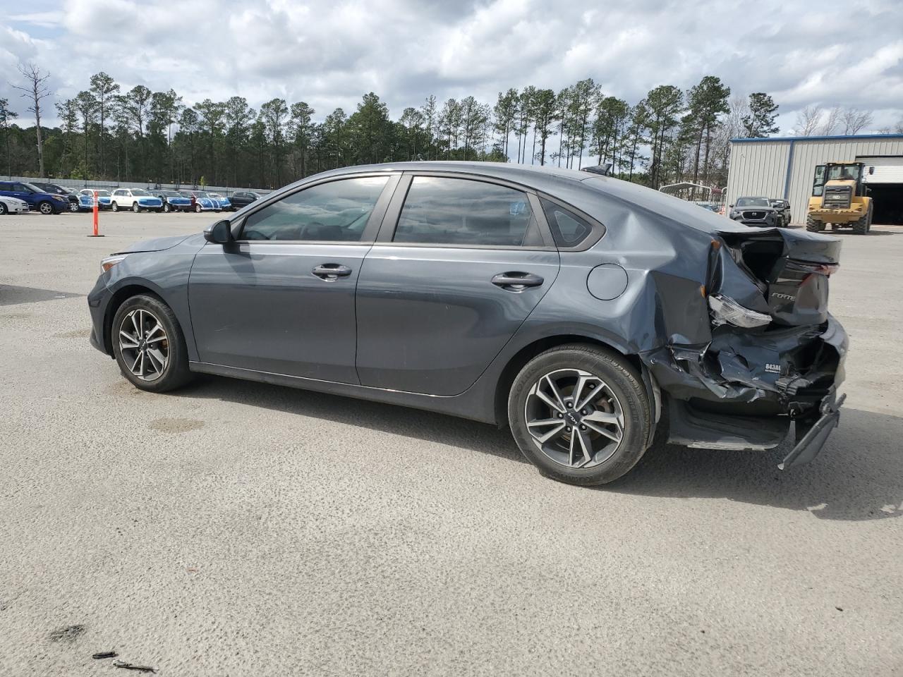 2022 Kia Forte Fe - Image 2