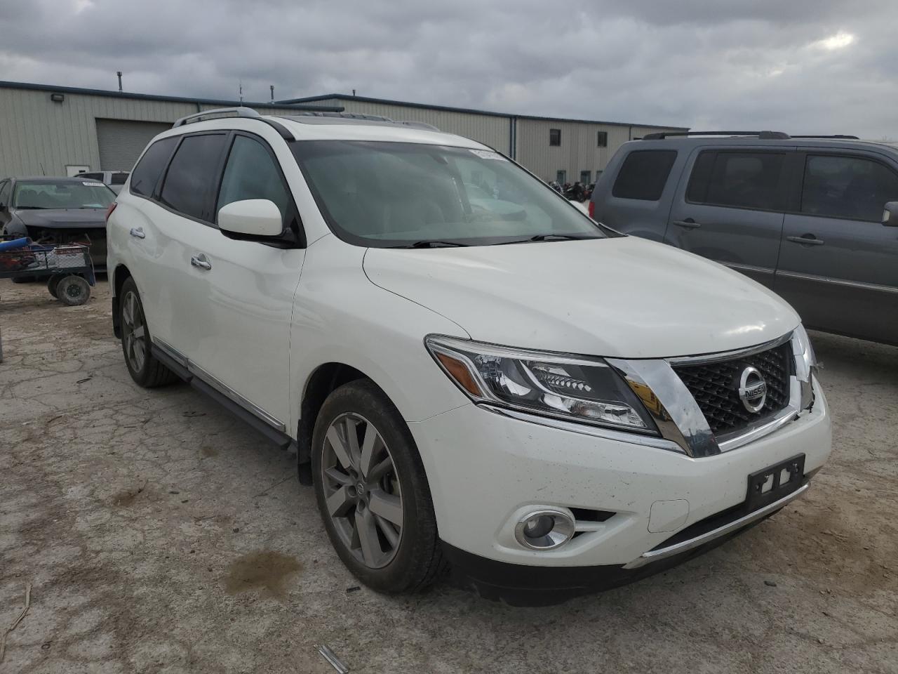 2015 Nissan Pathfinder S - Image 4