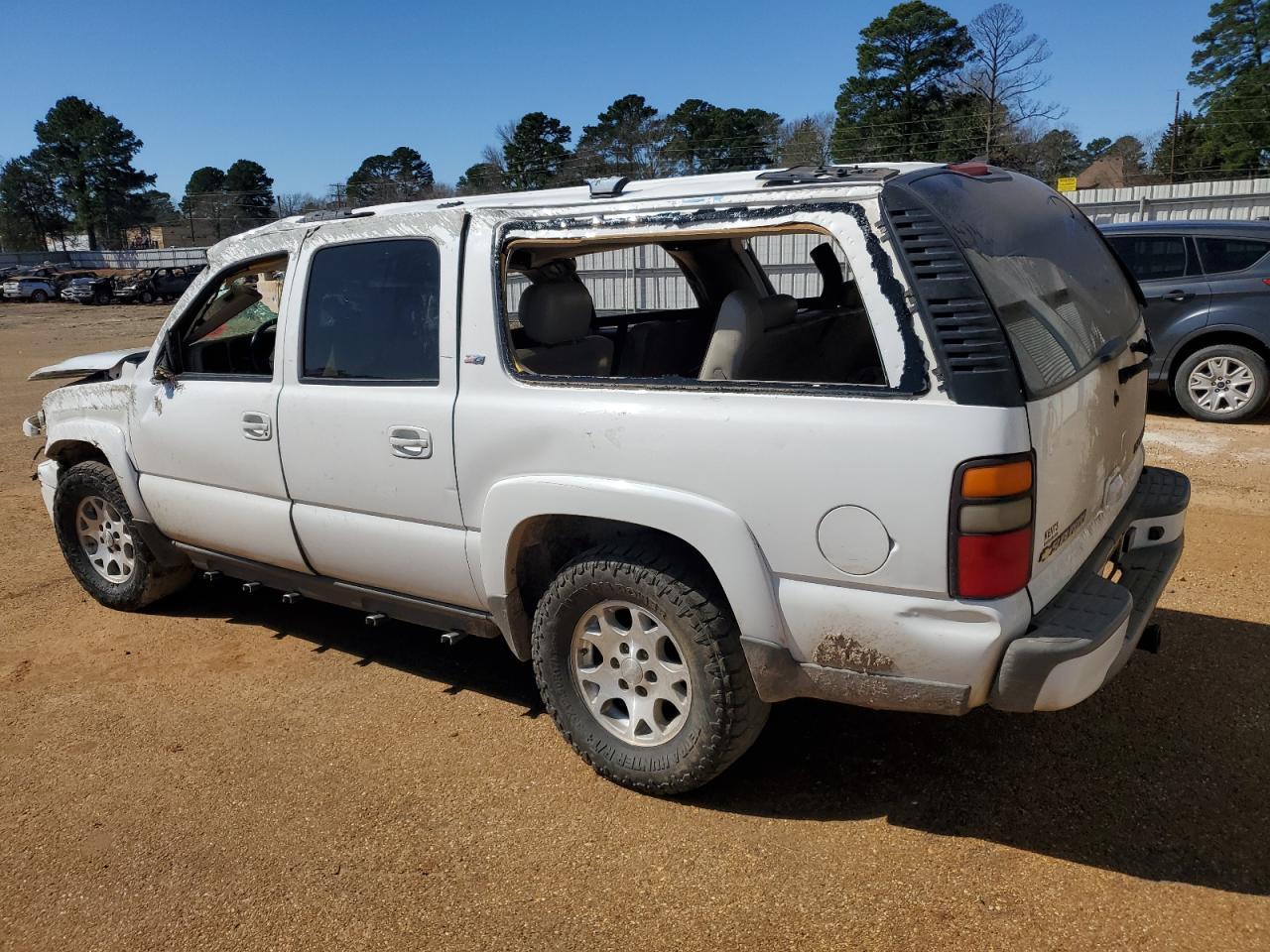 2005 Chevrolet Suburban K1500 - Image 2