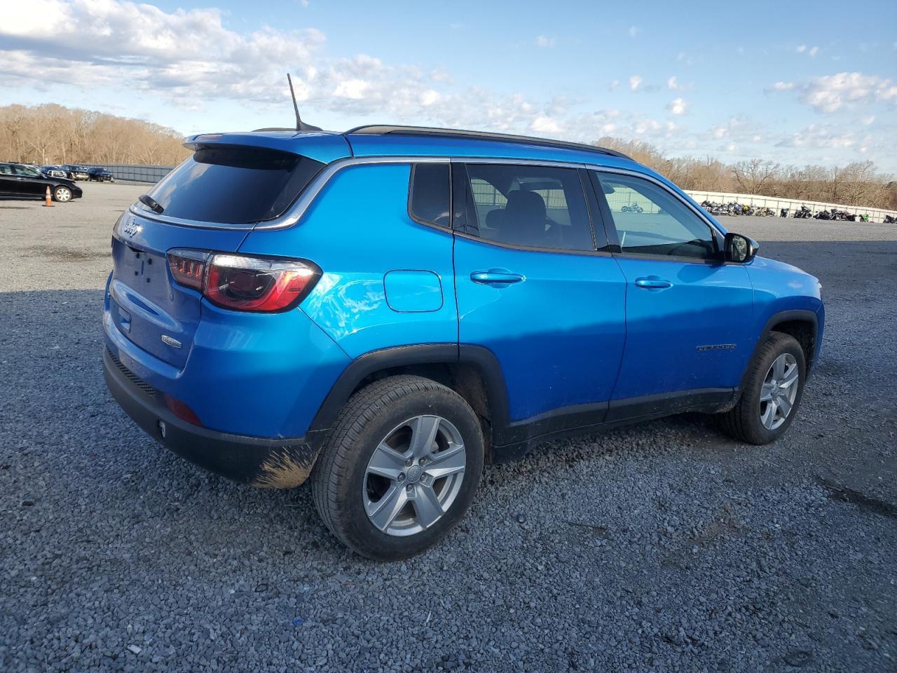 2022 Jeep Compass Latitude - Image 3