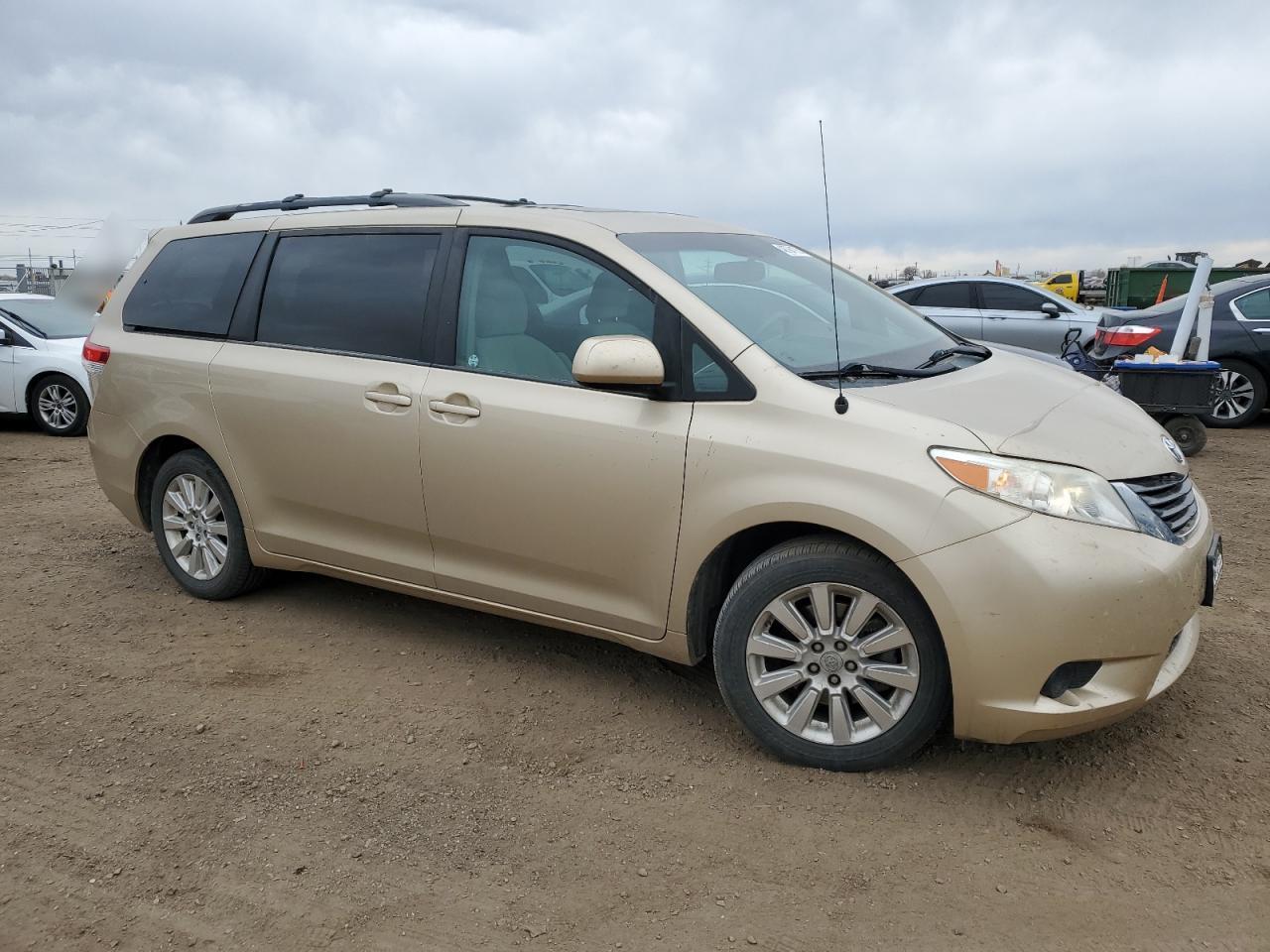 2011 Toyota Sienna Le - Фото 4