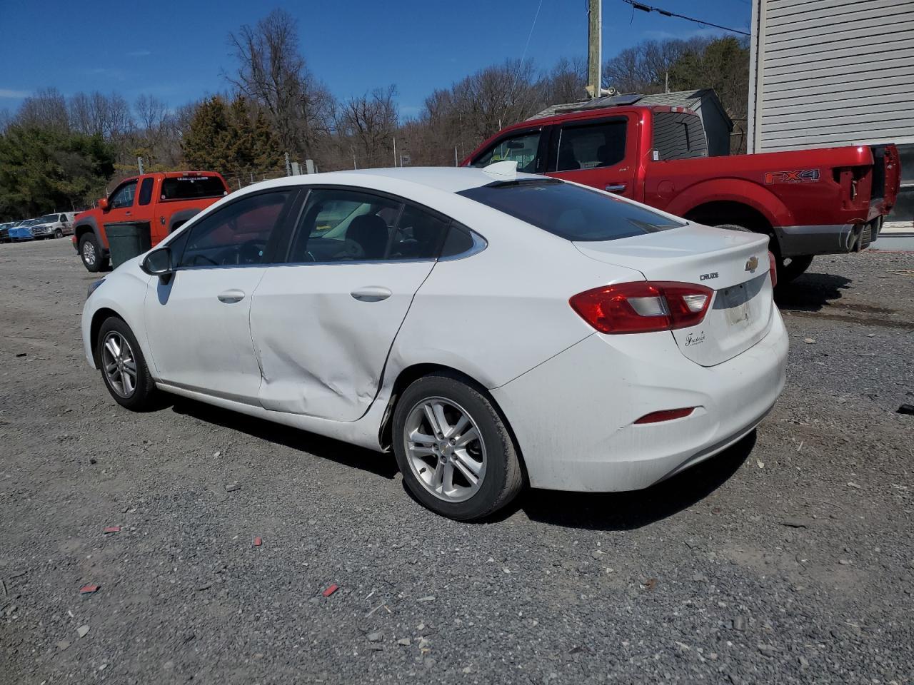 2018 Chevrolet Cruze Lt - Image 2