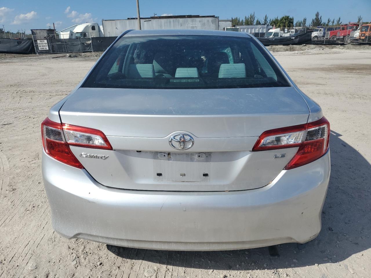 2014 Toyota Camry L - Фото 6