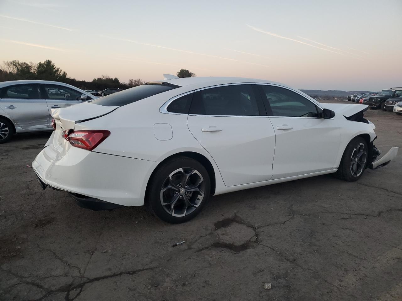 2022 Chevrolet Malibu Lt - Фото 3
