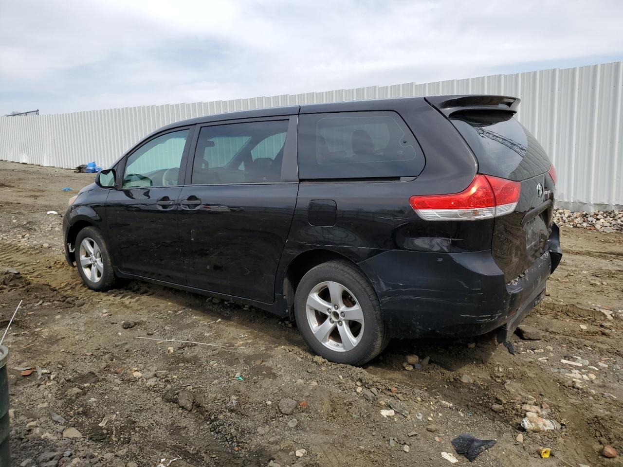 2014 Toyota Sienna - Фото 2