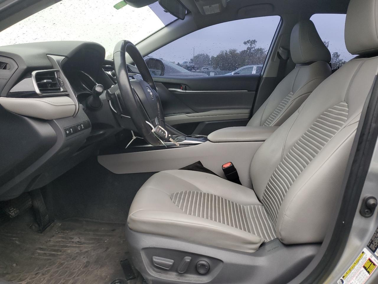 2020 Toyota Camry Se - Фото 7