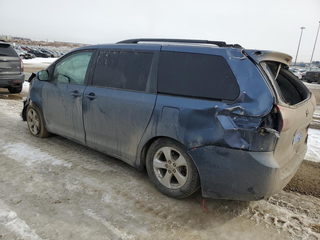 2015 Toyota Sienna Le 8-Passenger - Фото 2