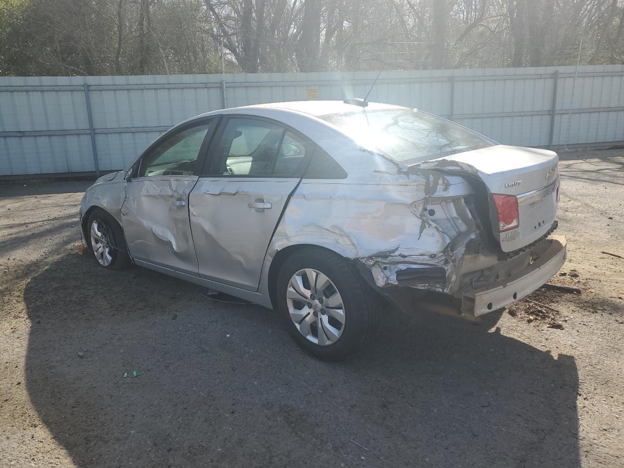 2015 Chevrolet Cruze Ls - Фото 2