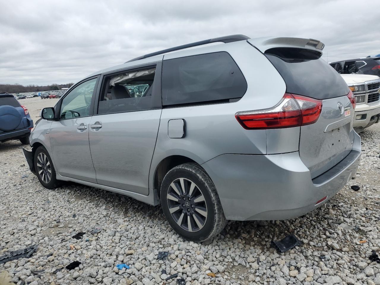2020 Toyota Sienna Le - Image 2