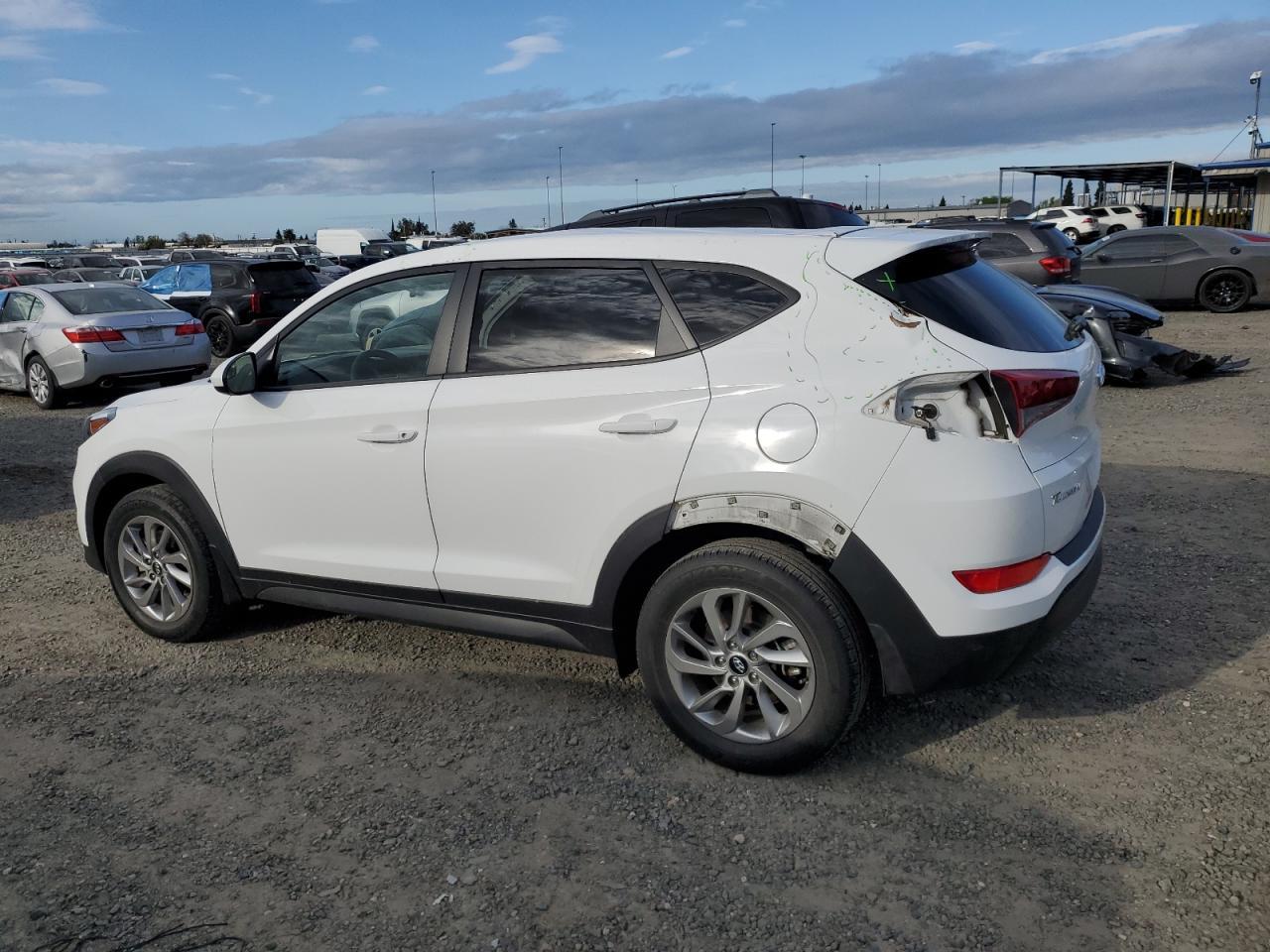 2017 Hyundai Tucson Se - Фото 2