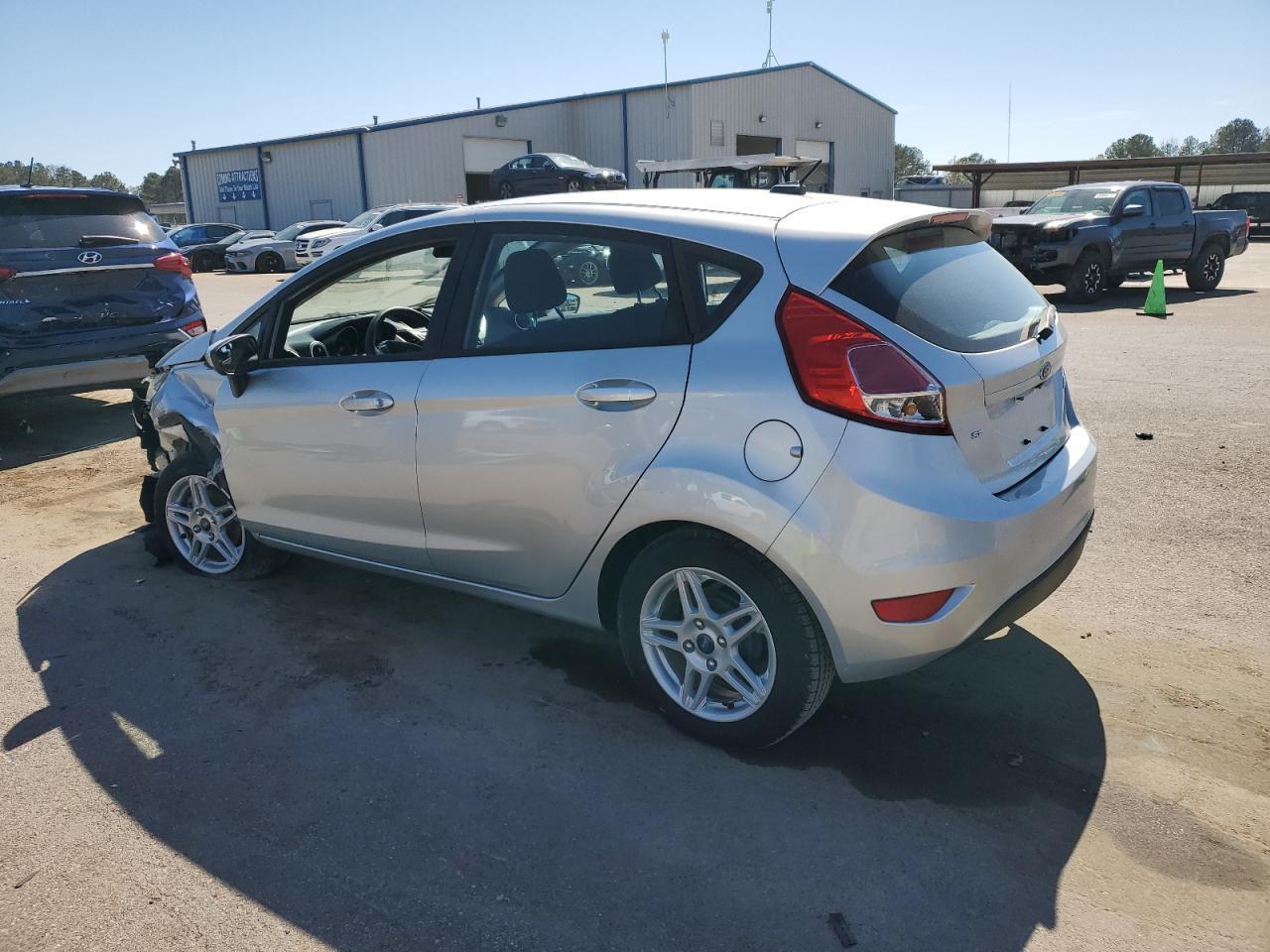 2018 Ford Fiesta Se - Фото 2
