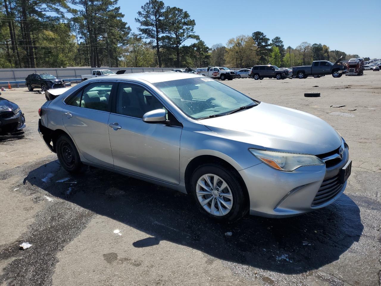 2016 Toyota Camry Le - Фото 4