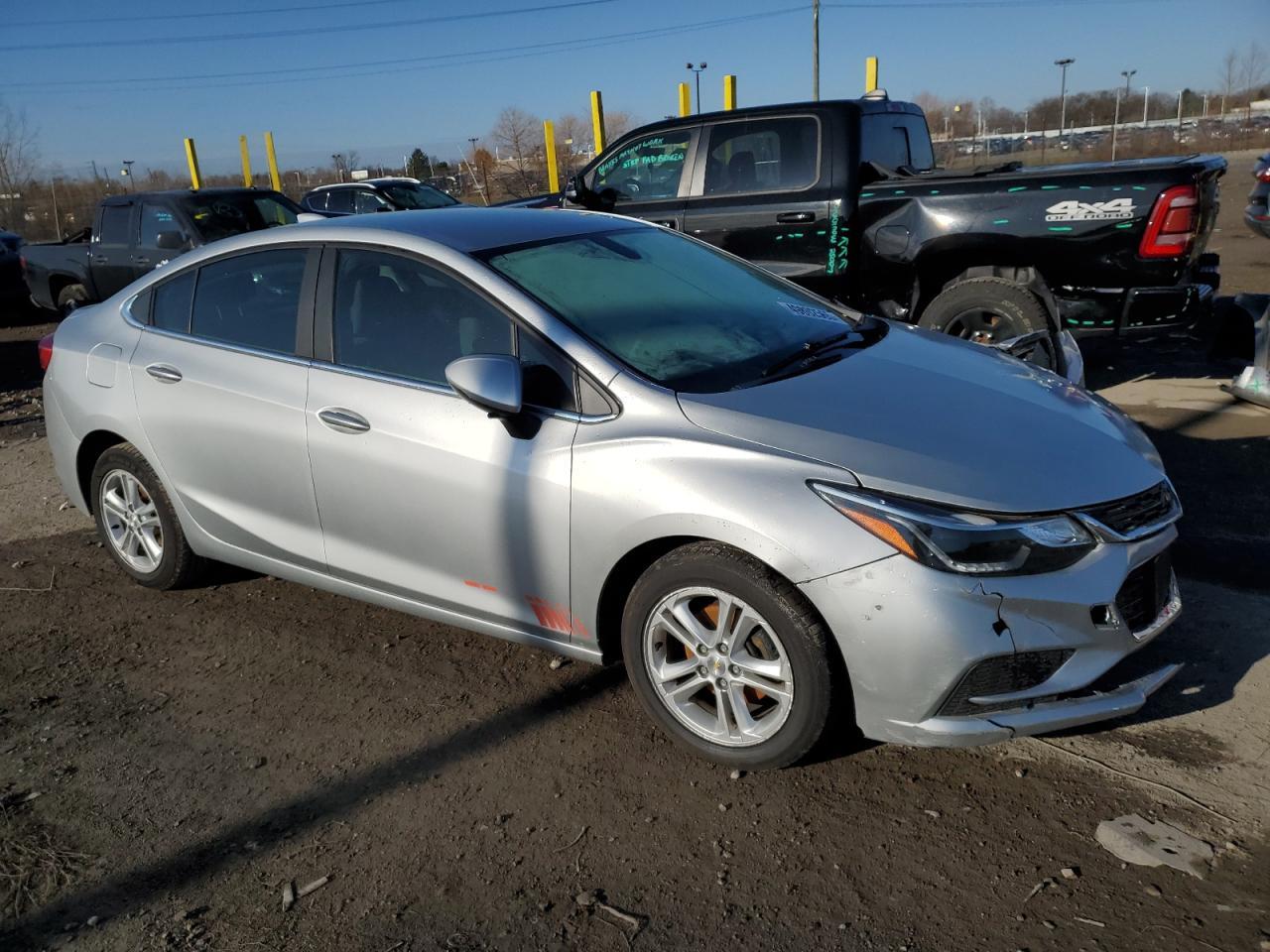 2018 Chevrolet Cruze Lt - Image 4