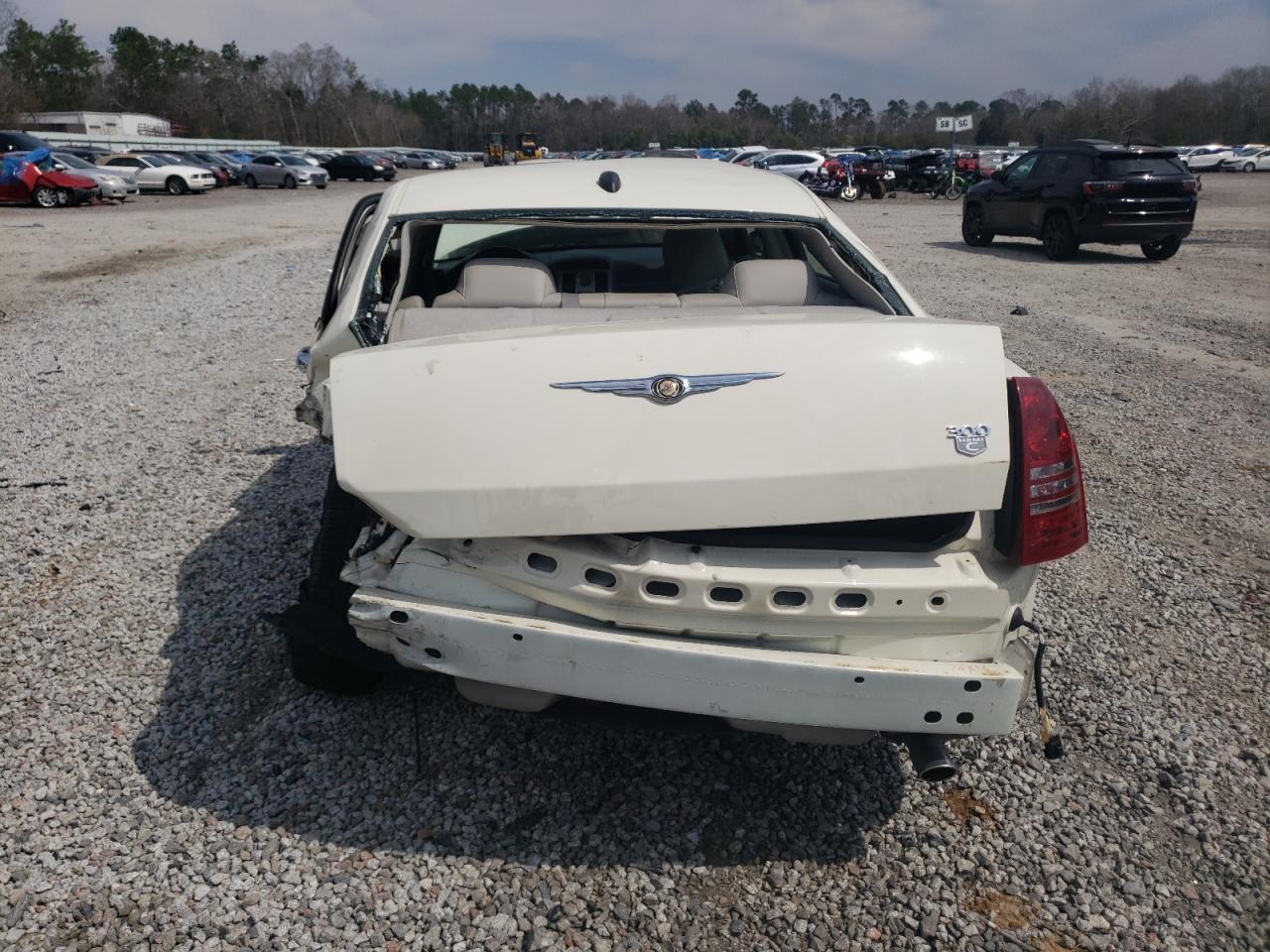 2006 Chrysler 300C - Image 6