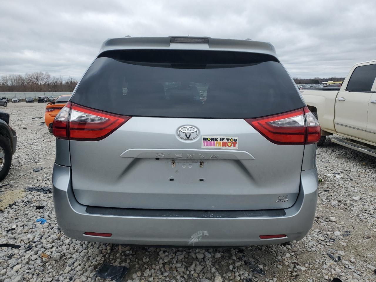 2020 Toyota Sienna Le - Image 6