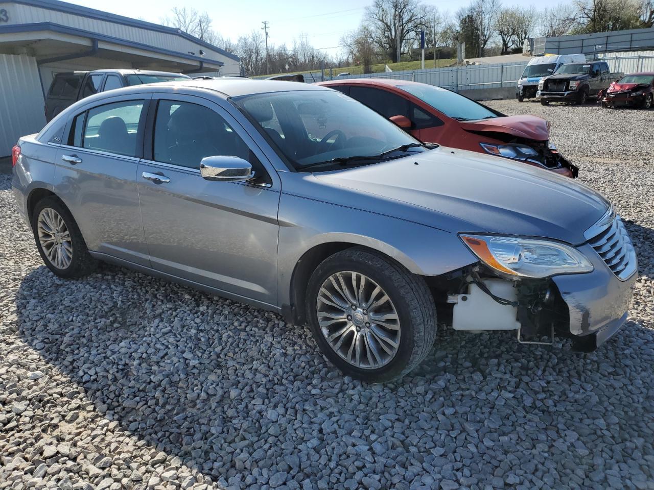 2013 Chrysler 200 Limited - Image 4
