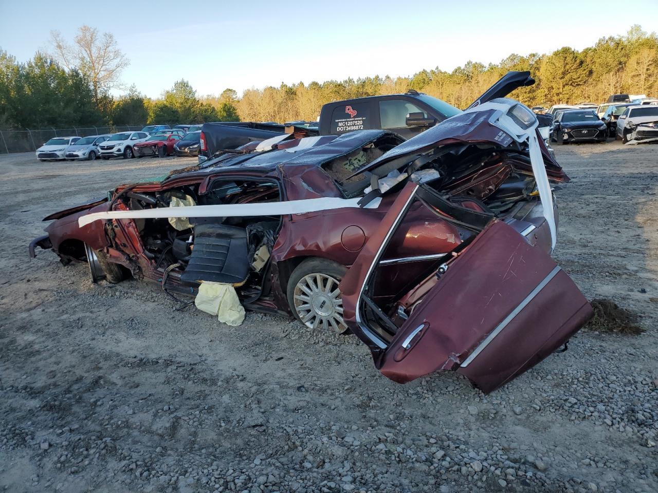 2003 Lincoln Town Car Signature - Image 2