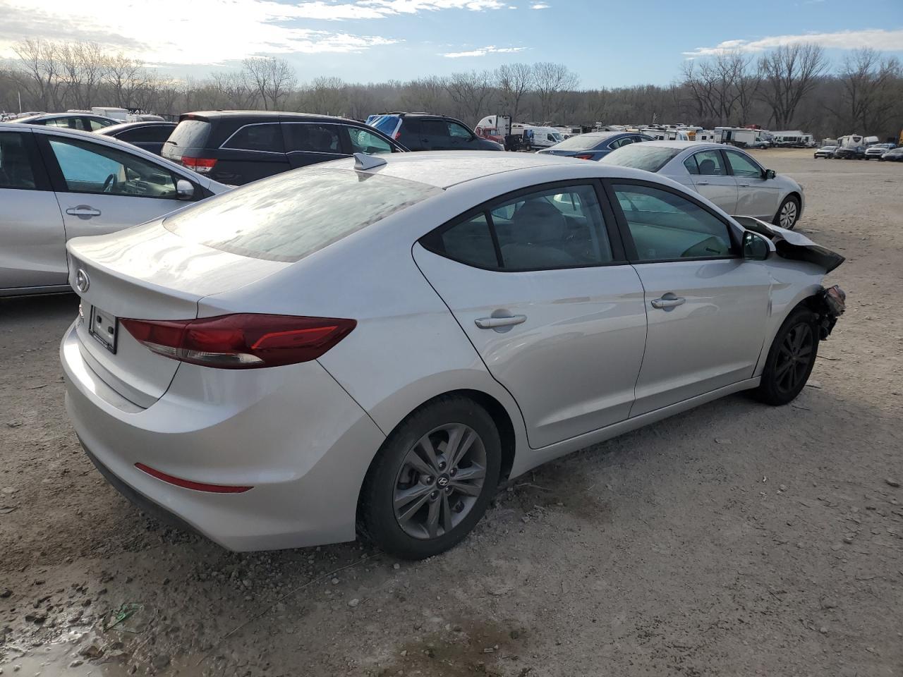 2018 Hyundai Elantra Sel - Фото 3