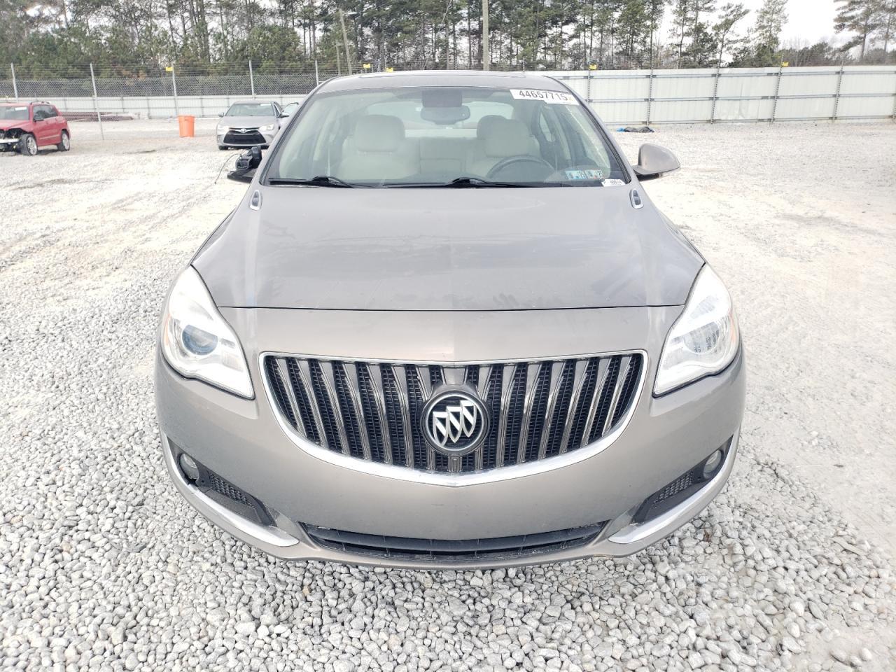 2017 Buick Regal Sport Touring - Image 5