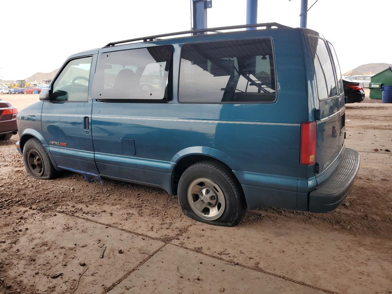 2002 Chevrolet Astro - Фото 2