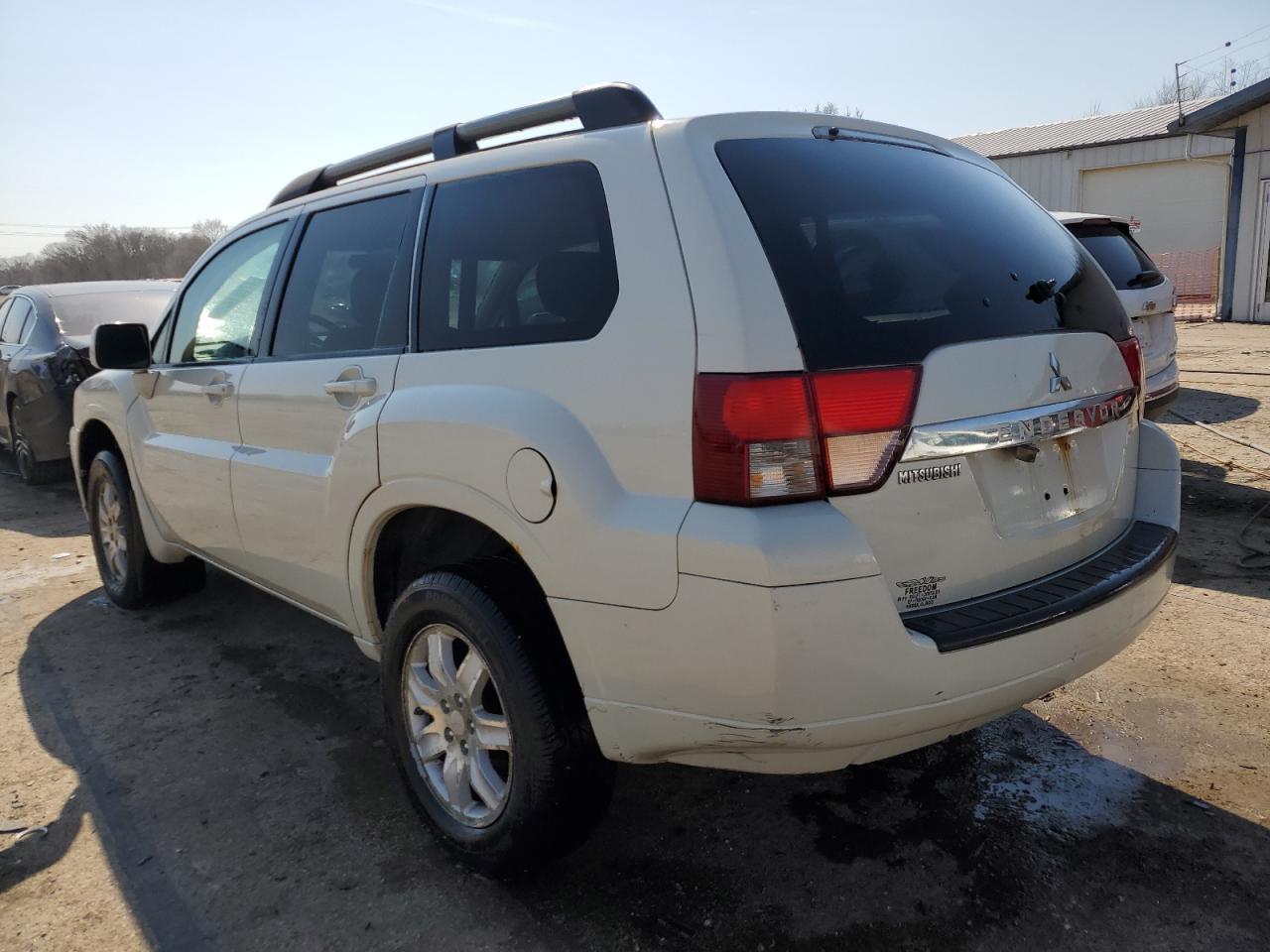 2010 Mitsubishi Endeavor Ls - Фото 2