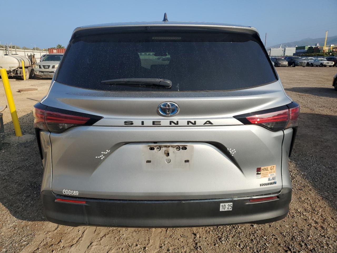 2021 Toyota Sienna Le - Фото 6