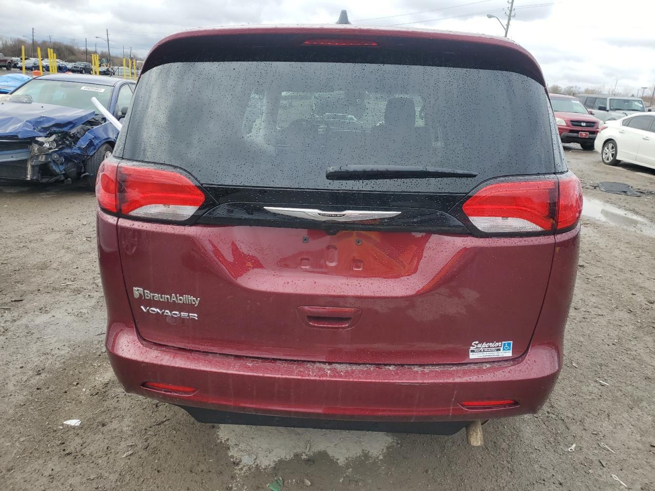 2023 Chrysler Voyager Lx - Image 6