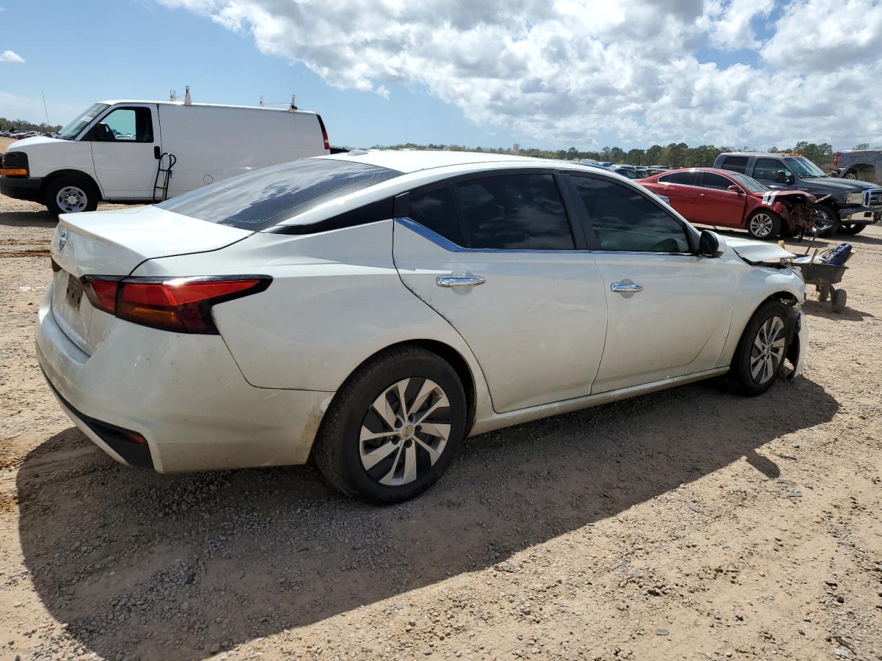 2020 Nissan Altima S - Фото 3