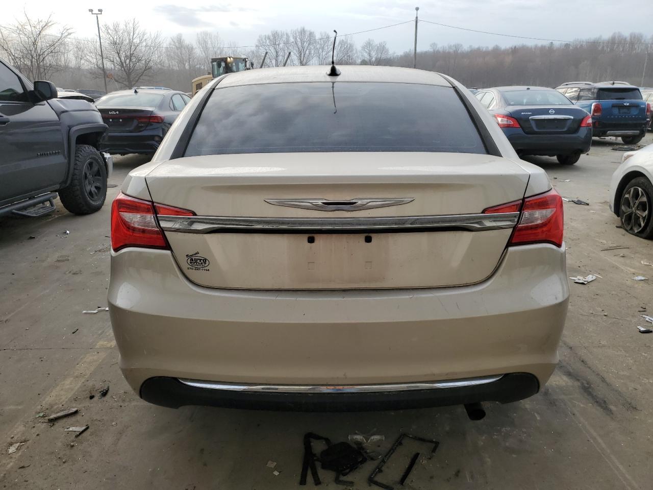 2013 Chrysler 200 Touring - Фото 6