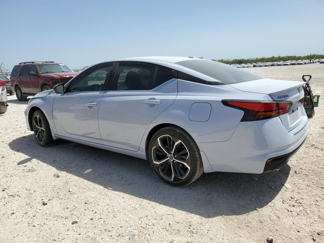 2023 Nissan Altima Sr - Фото 2