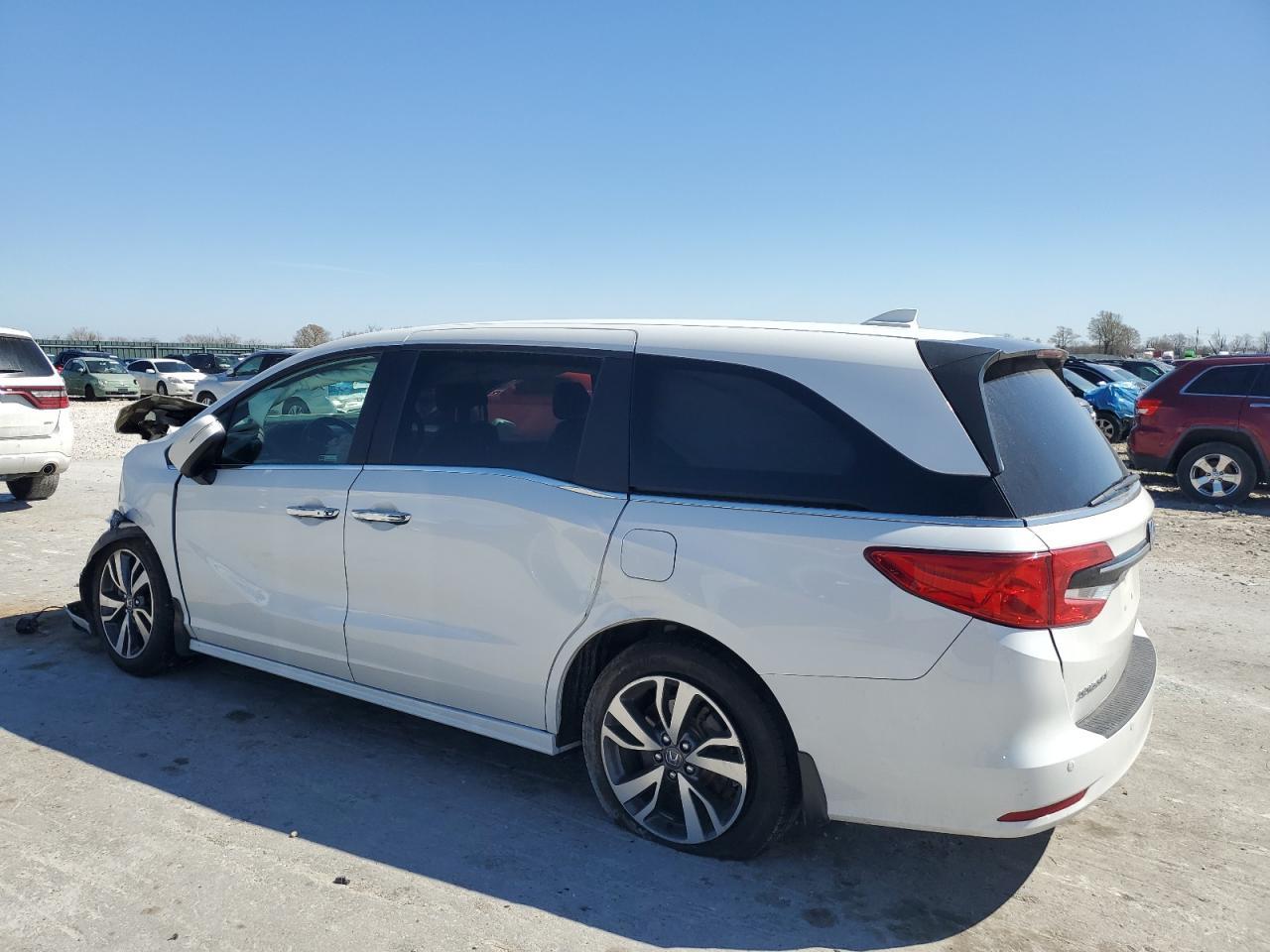 2022 Honda Odyssey Touring - Image 2