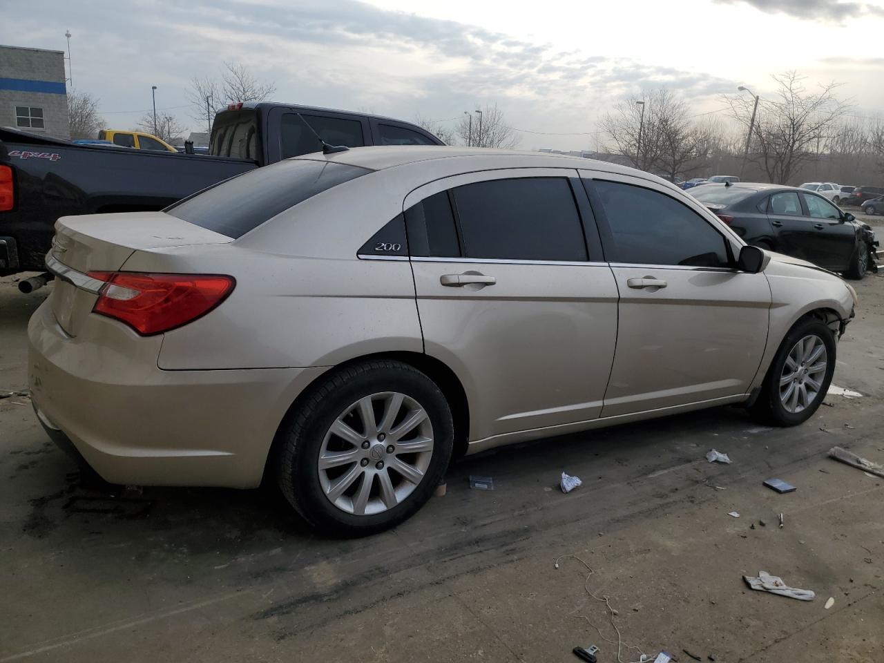 2013 Chrysler 200 Touring - Фото 3