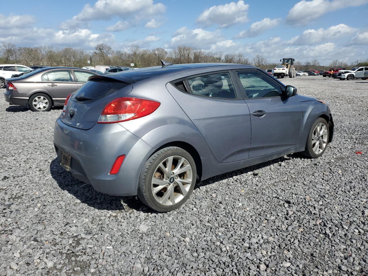 2017 Hyundai Veloster - Фото 3