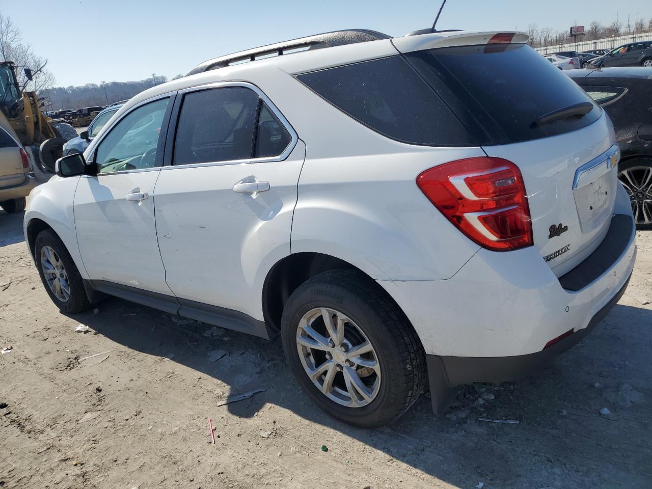 2017 Chevrolet Equinox Lt - Image 2