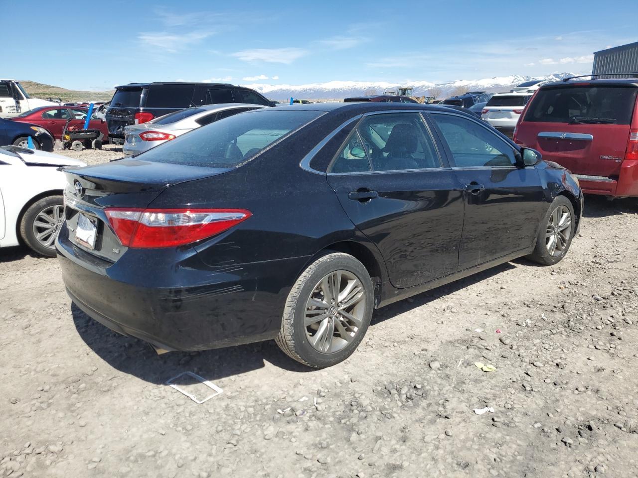 2016 Toyota Camry Le - Фото 3