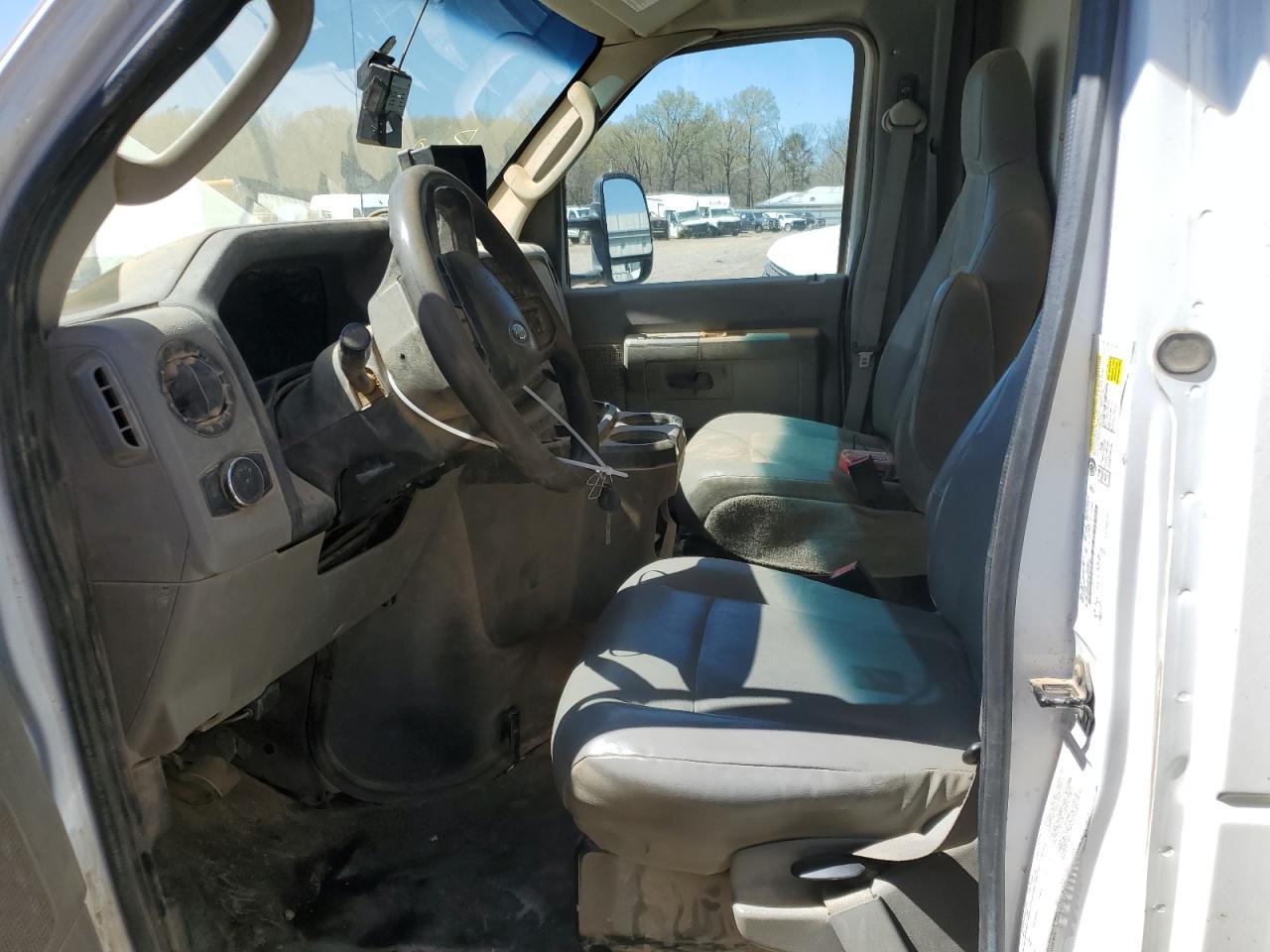 2021 Ford Econoline E350 Super Duty Cutaway Van - Image 7