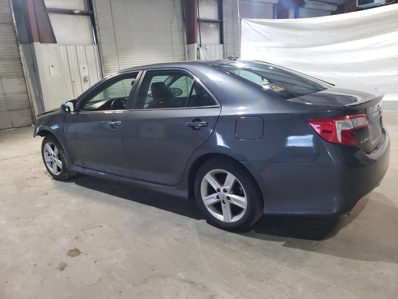 2014 Toyota Camry L - Фото 2