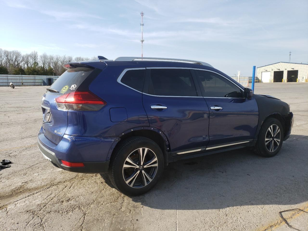 2017 Nissan Rogue Sv - Image 3