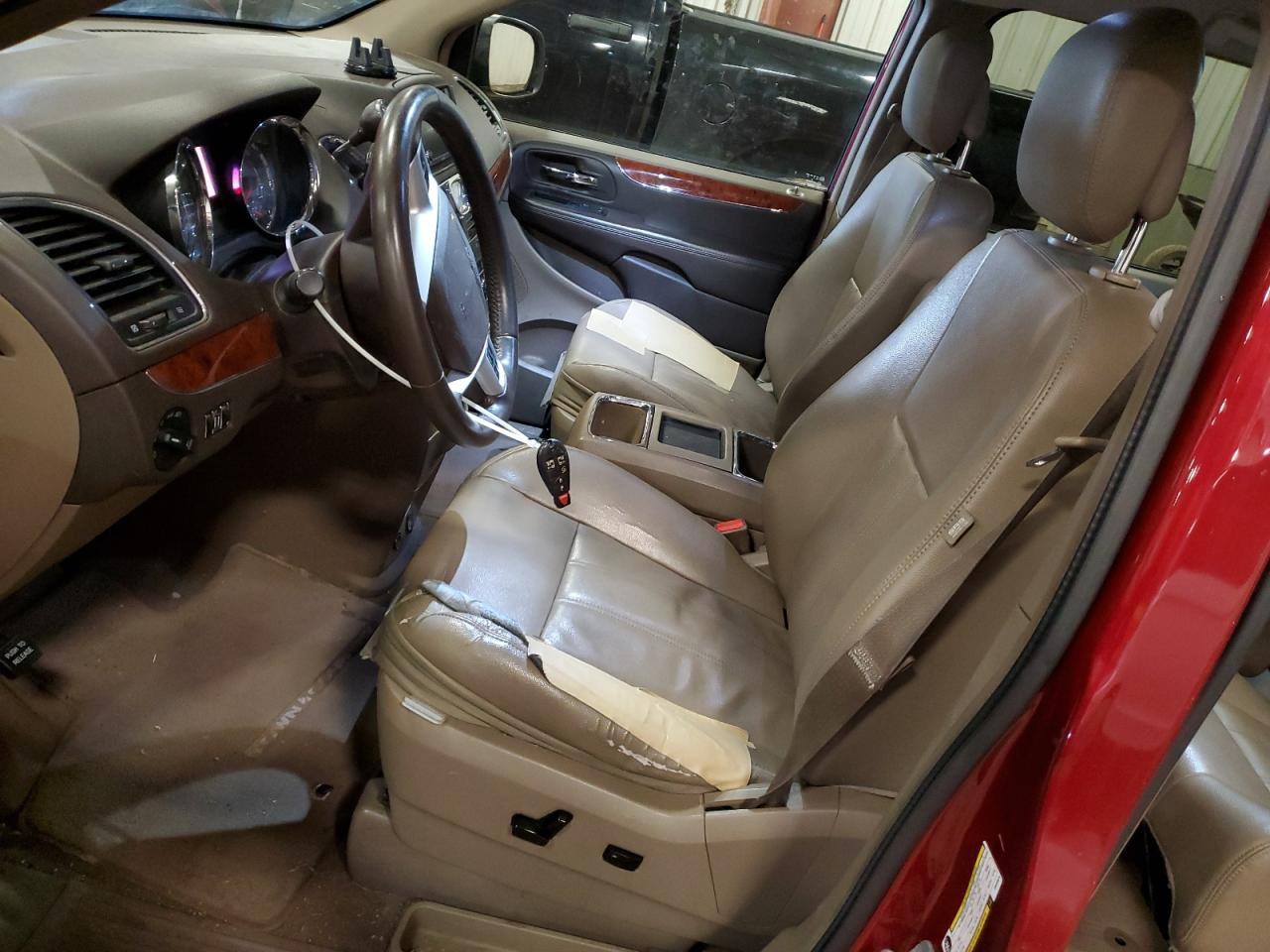 2014 Chrysler Town & Country Touring - Фото 7