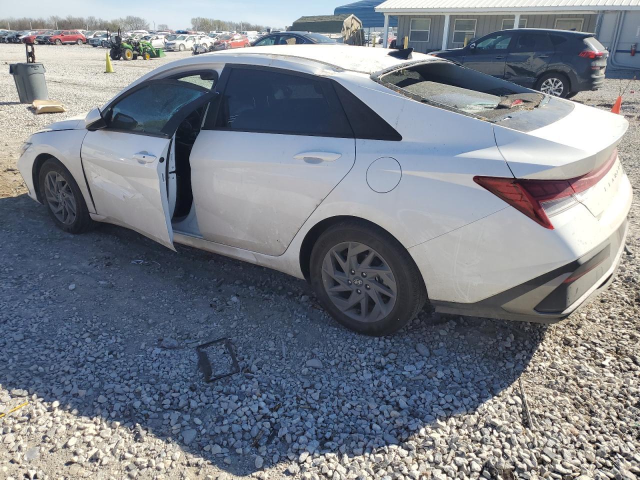 2024 Hyundai Elantra Blue - Image 2