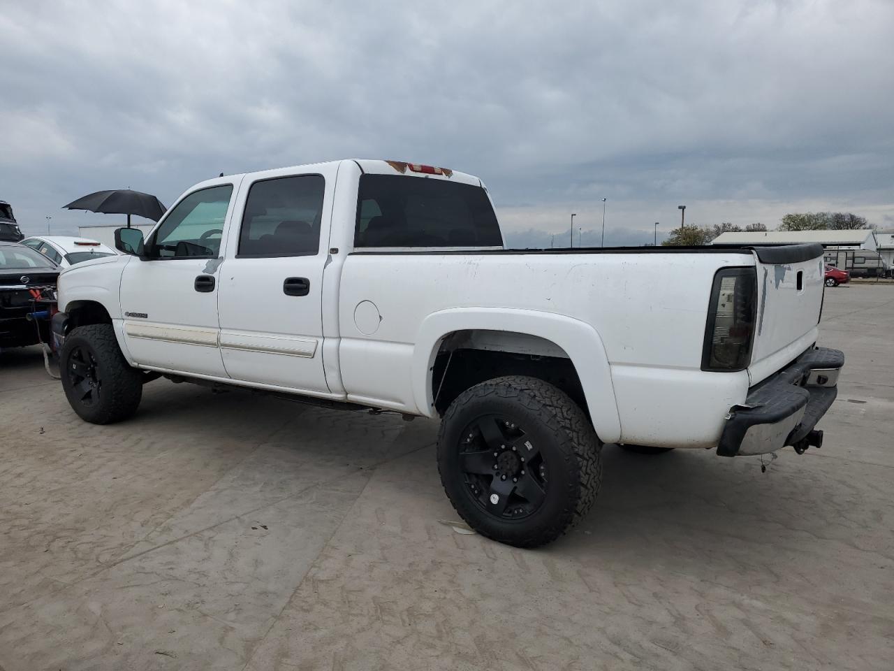 2006 Chevrolet Silverado C2500 Heavy Duty - Image 2