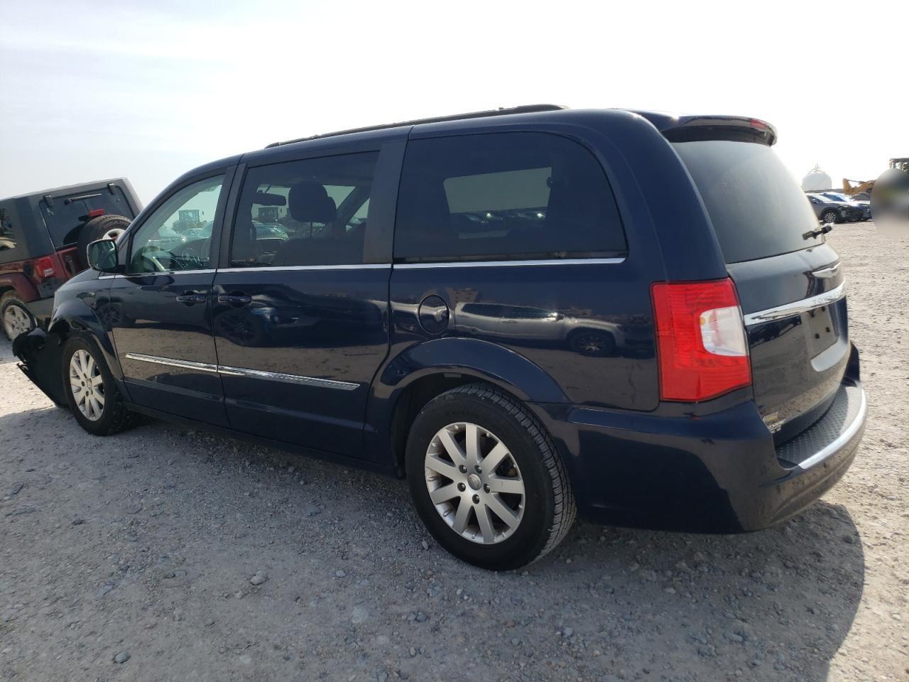 2015 Chrysler Town & Country Touring - Фото 2